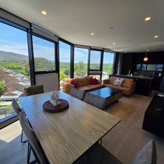 Spacious 3BR Apartment in the Heart of the City - Hosted by Canstay