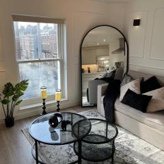 Liverpool Central City Centre Modern Apartment - Sleeps 4