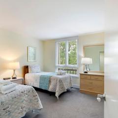 Coastal Retreat in Harbour Town - Pool, Sleeps 8