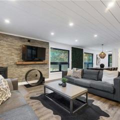 Evergreen Escape - 3 Acres, 2 Houses, 16 People