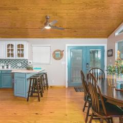 Riverfront Getaway On Guadalupe River