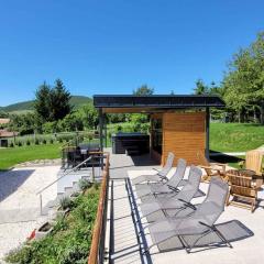 Holiday Home with Hot Tub in Somoskoujfalu 55027