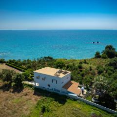 Elegant Seaview Apartment and private Beach Access