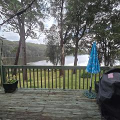 Cottage on the Lake - peaceful Burrill Lake escape
