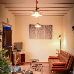 Rincón ÁRABE junto al TEMPLO ROMANO y AYUNTAMIENTO