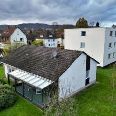 kleines Haus mit Wintergarten