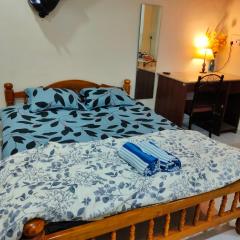 Ebony Room - Comfortable Suite