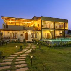 Blue Mirage Villa by StayJadeACPoolLawnJacuzzi