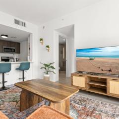 Breezy Stays Luxury Residences - near Kaseya Center