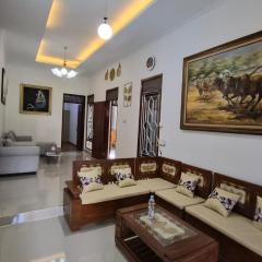 Comfortable sharia homestay, prime downtown location