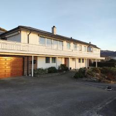 Rom med eget bad og fin utsikt Preikestolen Strand