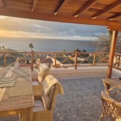 CARAMELLO - AC, cliffs & ocean view, fibre net, garage, tv channels