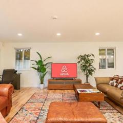 Modern 3BR House with BBQ Yard near Richmond Beach