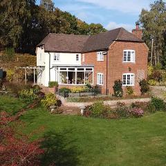 3-bedroom cottage set in a large enclosed garden