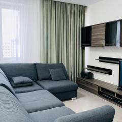 201 Топ локация возле Байтерека для 1-8 человек с 3 большими кроватями