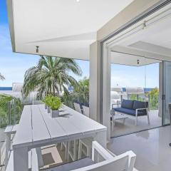 Coastal Chic with Heated Pool Quiet Location