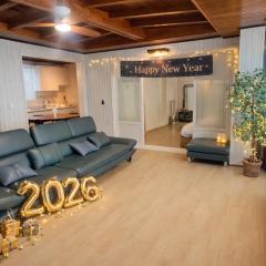 Mangwon Market 1min, Mangwon Station 3min, Korean-style accommodation, 4room, 12ppl