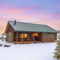 Upscale Designer Log Cabin Cozy Hot Tub Firepit