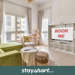 StayShort - 1 Bed in Dubai Land that Sleeps 4 with Balcony