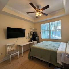 NEW Beach Escape - Queen Studio near Naples