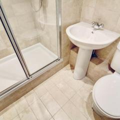 Budget Rooms in Central Flat