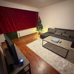 Spacious two-bedroom apartment, 247 self check-in, quiet stop