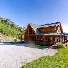 3-Story Lake Escape Sleeps 16 - Hot Tub - Pool Table