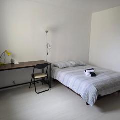 Chambre x 2 à 2 min à pied de la gare à 15 min de Disney et 20 min de Paris