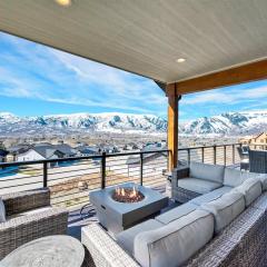 B 210 | Modern Retreat w/ Hot Tub & Views