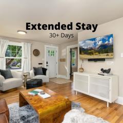 Shade Tree Bungalow in Old Town, Yard & Garage