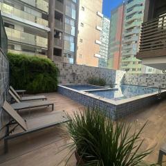 Apartamento com Piscina, Academia e 2 min da praia