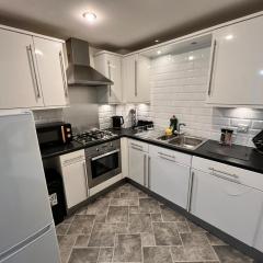Stylish 2 Bedrooms and 2 Bathrooms Flat in Middlesbrough with Free Parking WiFi
