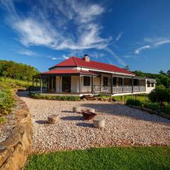 Lake Estate House and Granny Flat Huge Lawn Retreat
