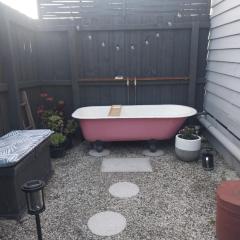 Lavender Cottage - Cute, Cosy & Pet Friendly