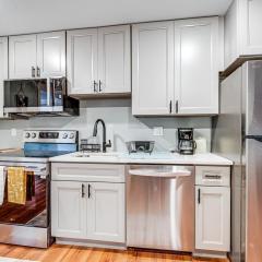 4 Blocks to Riverwalk Updated Astoria Studio