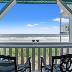 Beautiful Beachfront Condo, Ocean Views & Free Parking