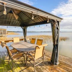 Fire Pit, Kayaks and 2 Docks! Lake Harris Retreat