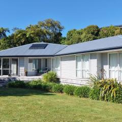 Patons Rock Latitude - Modern Getaway