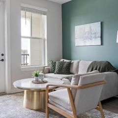 Landing Incredible 1BD Pool Clubhouse