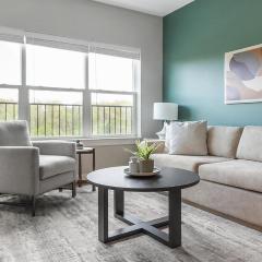 Landing Stunning 1BD Game Room Gym