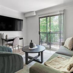 Landing Stunning 1BD Pool Gym