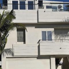West-Facing Townhome Near Downtown Manhattan Beach