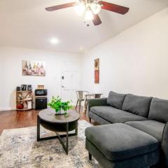 One Bedroom Suite Near Beverly Hills