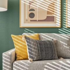 Landing Stunning 2BD Tennis Court Pool