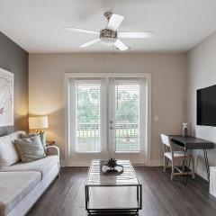 Landing Stunning 1BD Pool Gym