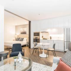 Landing Incredible 1BD Courtyard