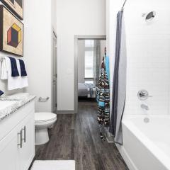 Landing Stylish 1BD Pool Clubhouse