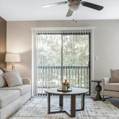 Landing Beautiful 1BD Gym Courtyard