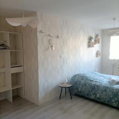 Chambre cosy , garage sécurisé pour deux-roues