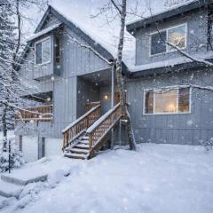 The Hidden Pines Mountain Home by Navigate Stays